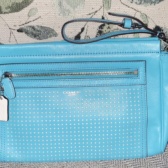 Coach Large legacy Perforated Clutch/ Wristlet - Picture 8 of 8